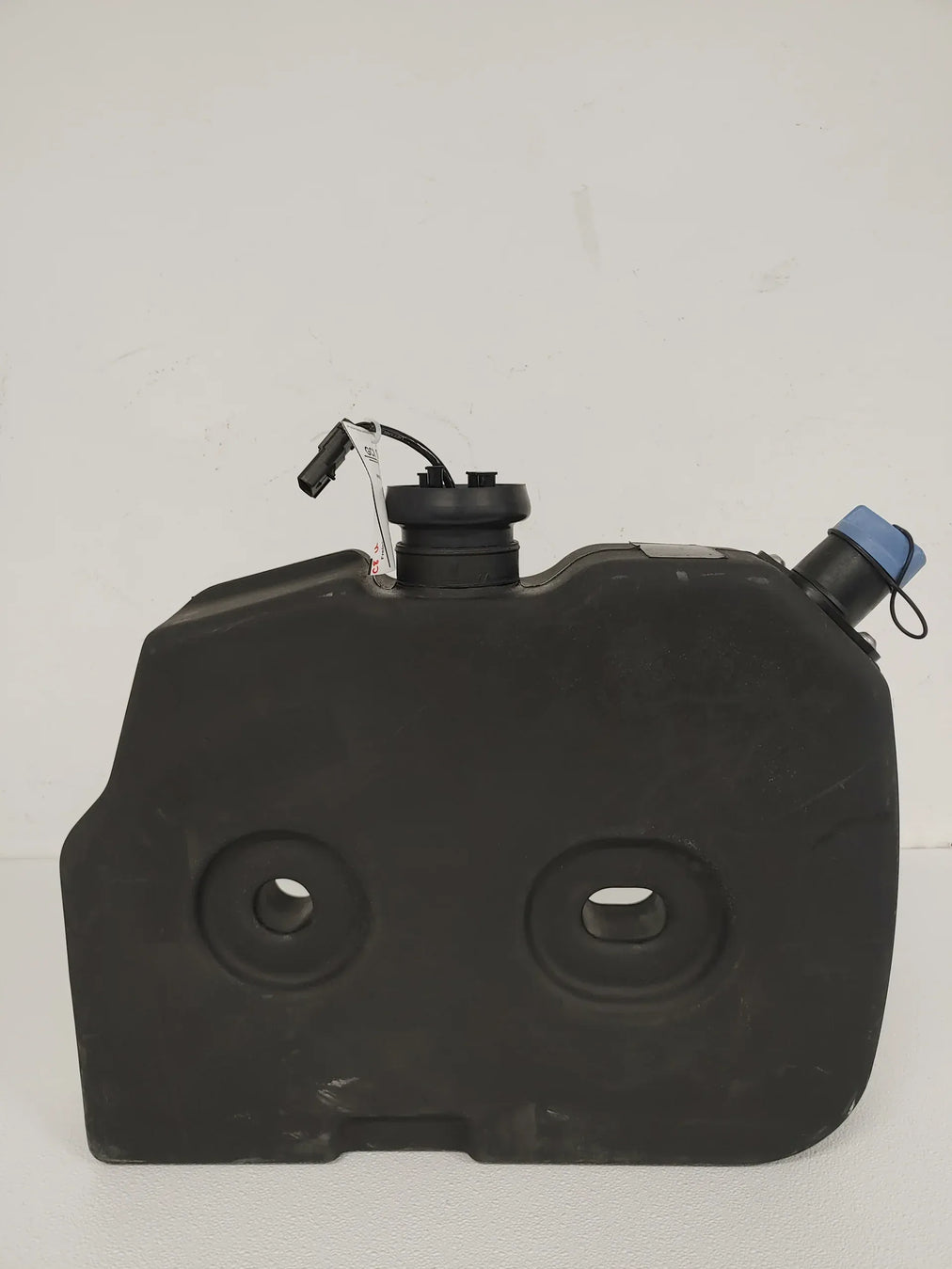 04-30382-000 | Genuine Freightliner® DEF Tank 6 Gallon With Header