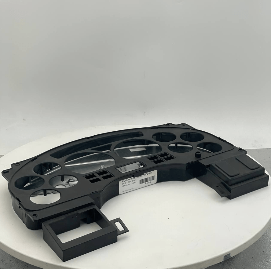 069S271632002 | Genuine International® Panel Instrument Housing