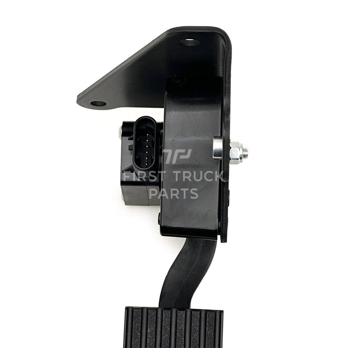 2606578C91 | Genuine International® Accelerator Pedal Assembly