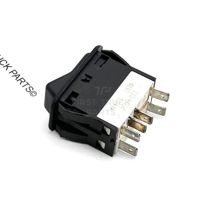 3596671C1 | Genuine International® Rocker Hardwired Switch (1)
