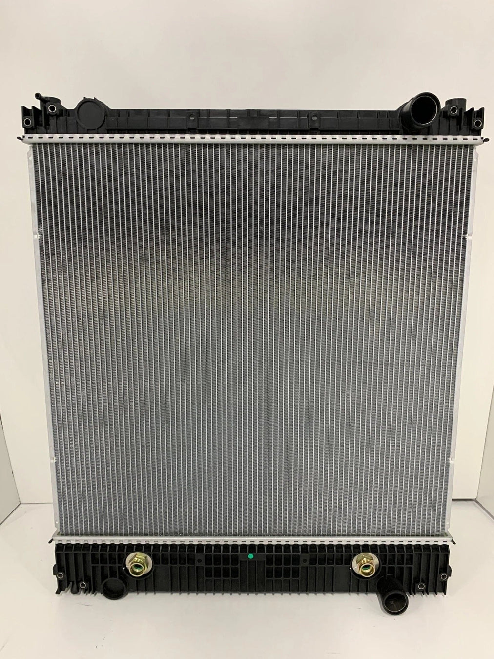 SCSI238615 | Genuine Freightliner® Radiator (Assembly) (for: Freightliner) (Weight: 60 lbs)