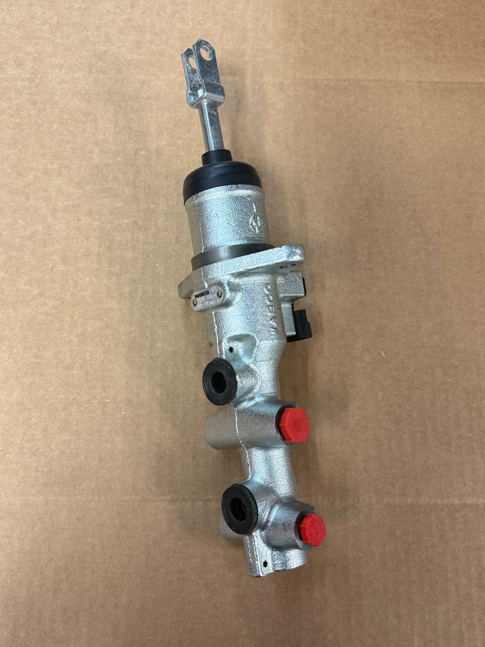 P/№: 2587200C91 | Genuine International® Brake Master Cylinder Kit