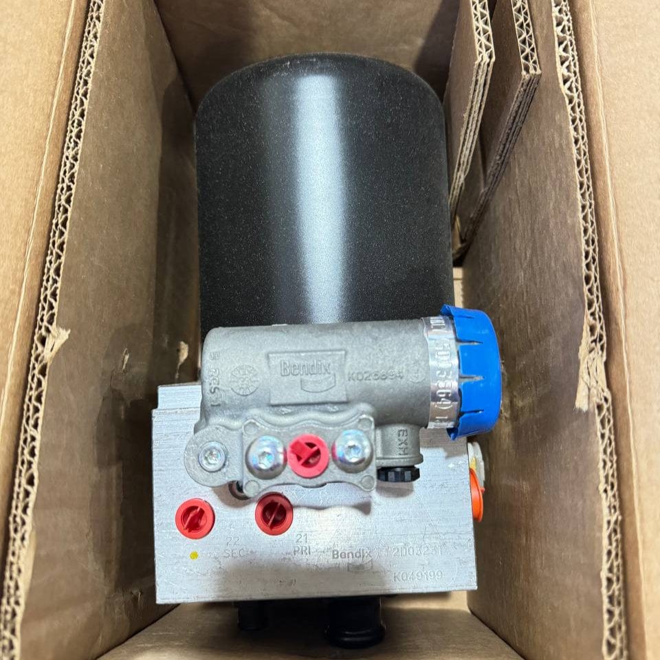 K096165 | Genuine International® Air Brake Dryer