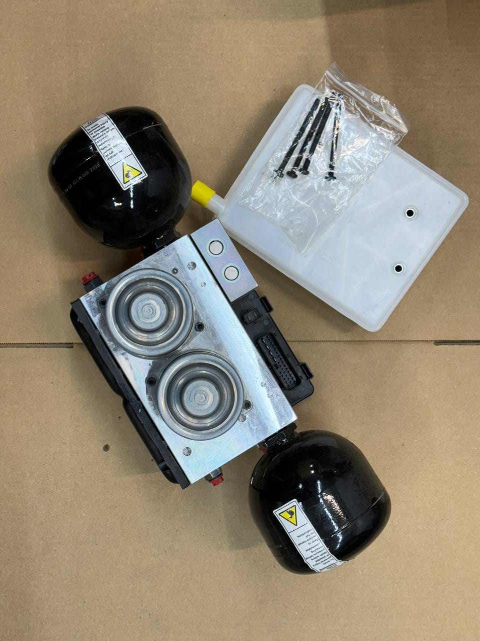 9C4Z2C405A | Genuine Wabco® Hydraulic Brake HCU W/ECU 8
