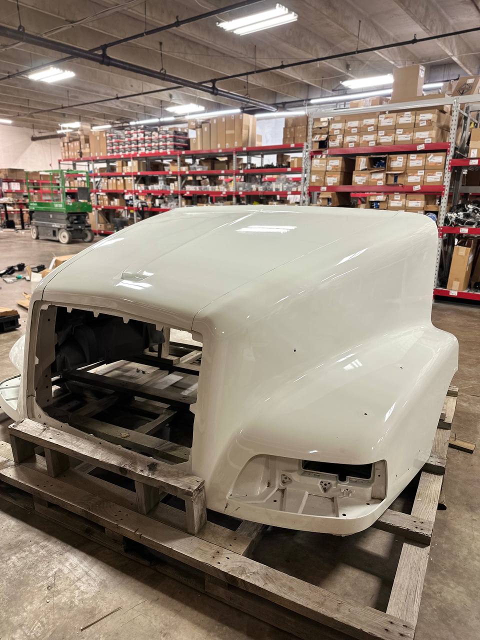 20370861 | Genuine Volvo® Hood Long Fiberglass 1998-2002 Volvo VNL VN