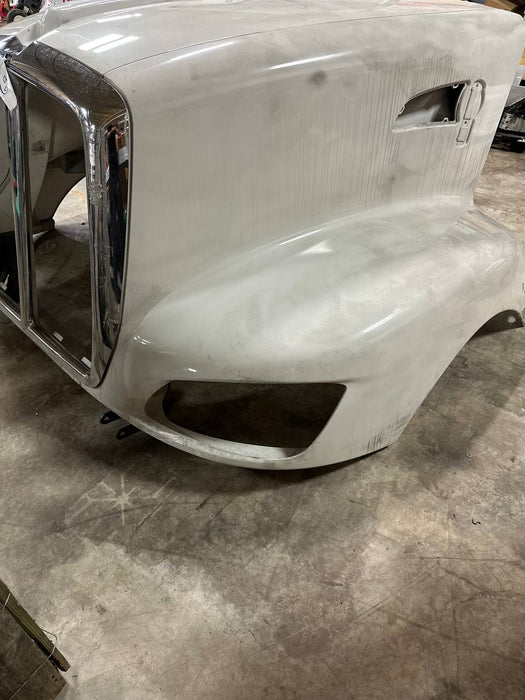 L29-1149 | Genuine Kenworth® Fiberglass Hood For Kenworth T-660