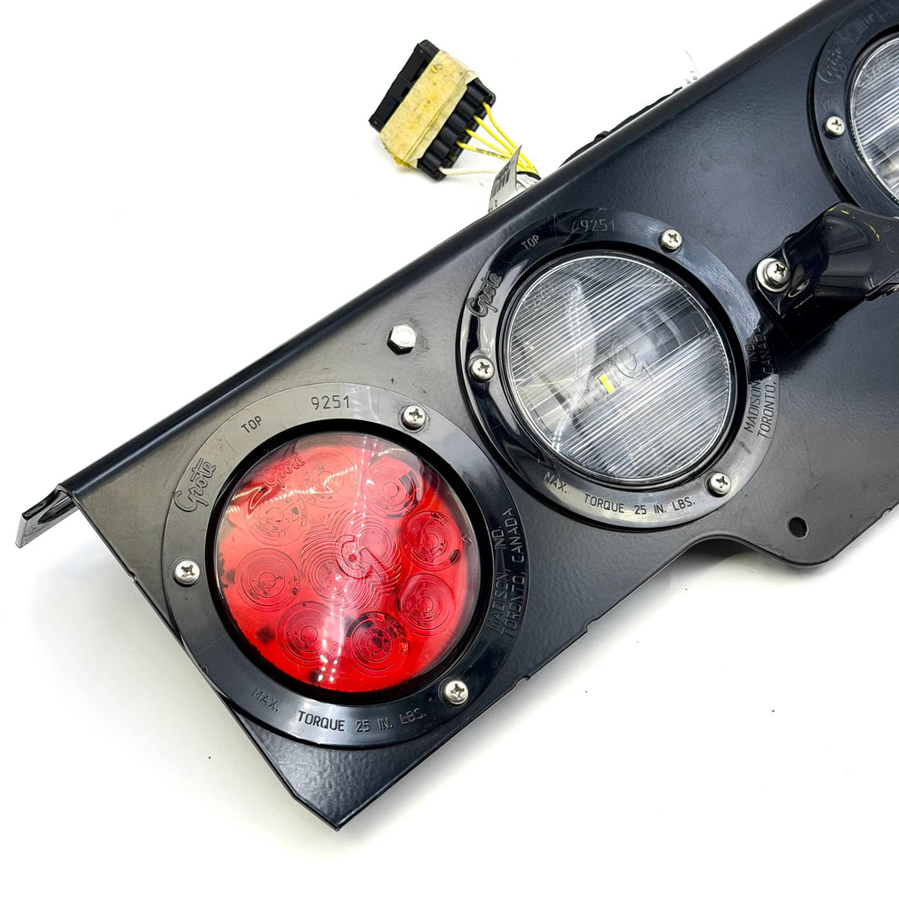 P92-5522-1720 | Genuine Paccar® Rear Tail Light Panel Kit With Harness