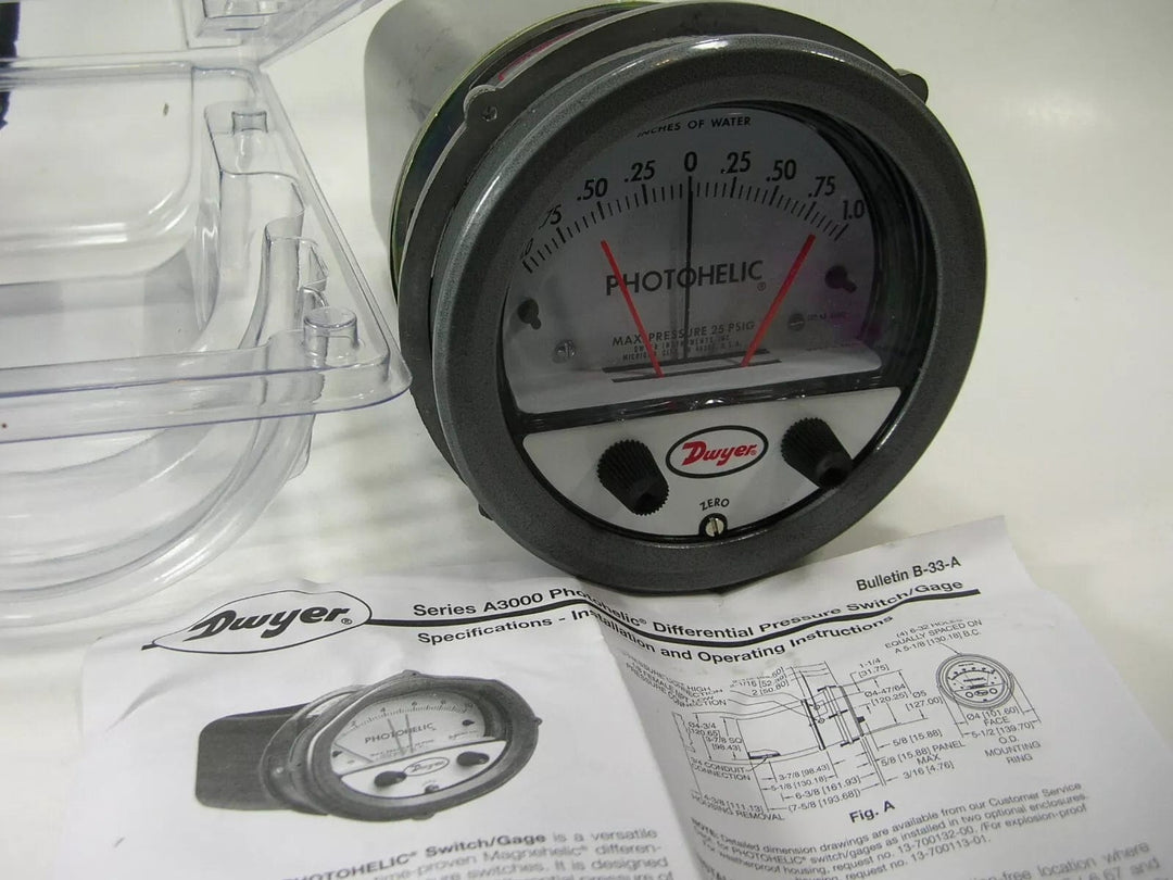 A3000 | Dwyer® Photohelic Differential Pressure Switch Gauge Series A3000