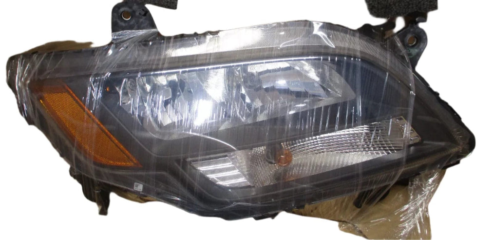 4121490C93 | Genuine International® Halogen Headlight With Turn Signal Light (Right Side) - Assembly