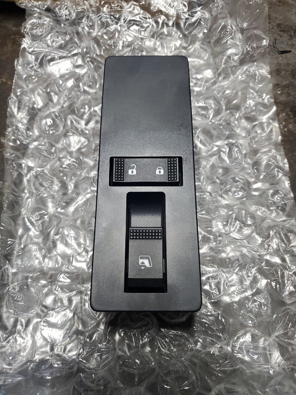 23229862 | Genuine Mack® Multi-Purpose Switch Panel