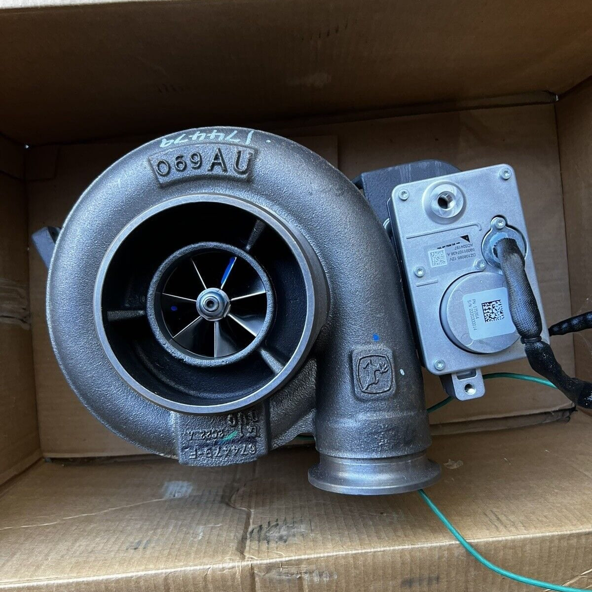 Re535990 P/N: RE535842 | Genuine John Deere® Turbocharger 13.5L