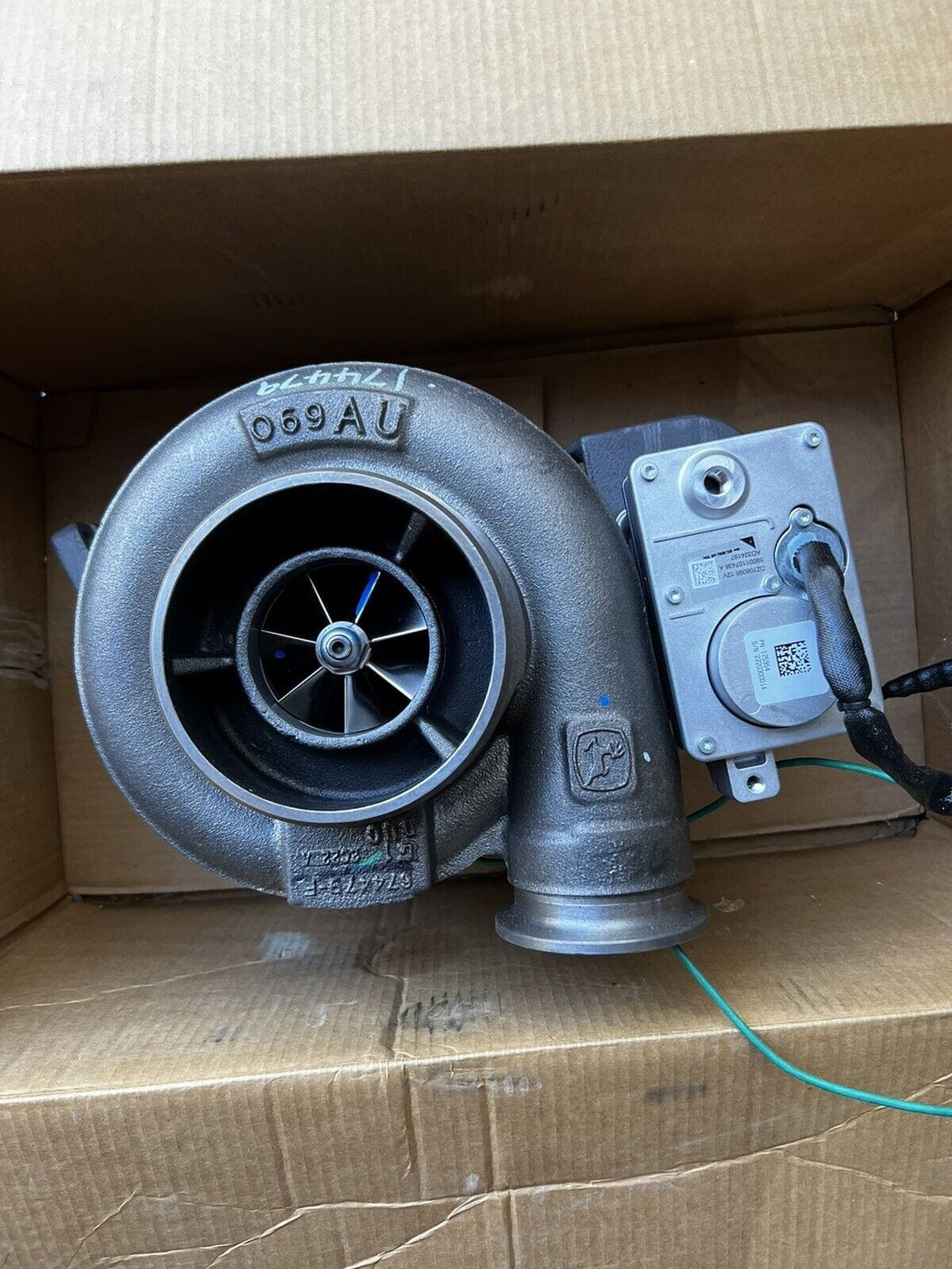 DZ108114 | Genuine John Deere® Turbocharger 13.5L