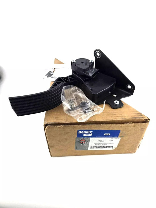 2596214C92 | Genuine International® Accelerator Pedal Assembly