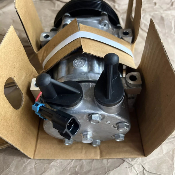 4066659C1 | Genuine International® A/C Compressor w/clutch (Weight: 30 lbs)