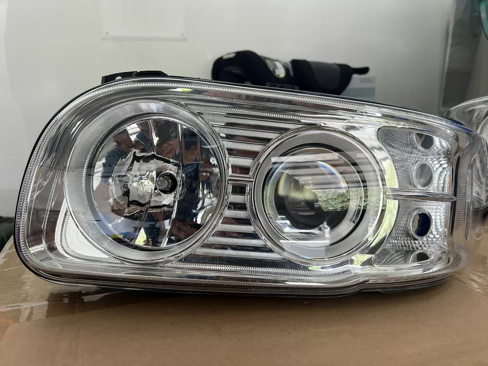 P54-6167R | Genuine Paccar® Headlight Assembly - RH 389