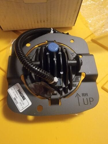 H4464-83235R138 | Genuine Paccar® Fog Light Right